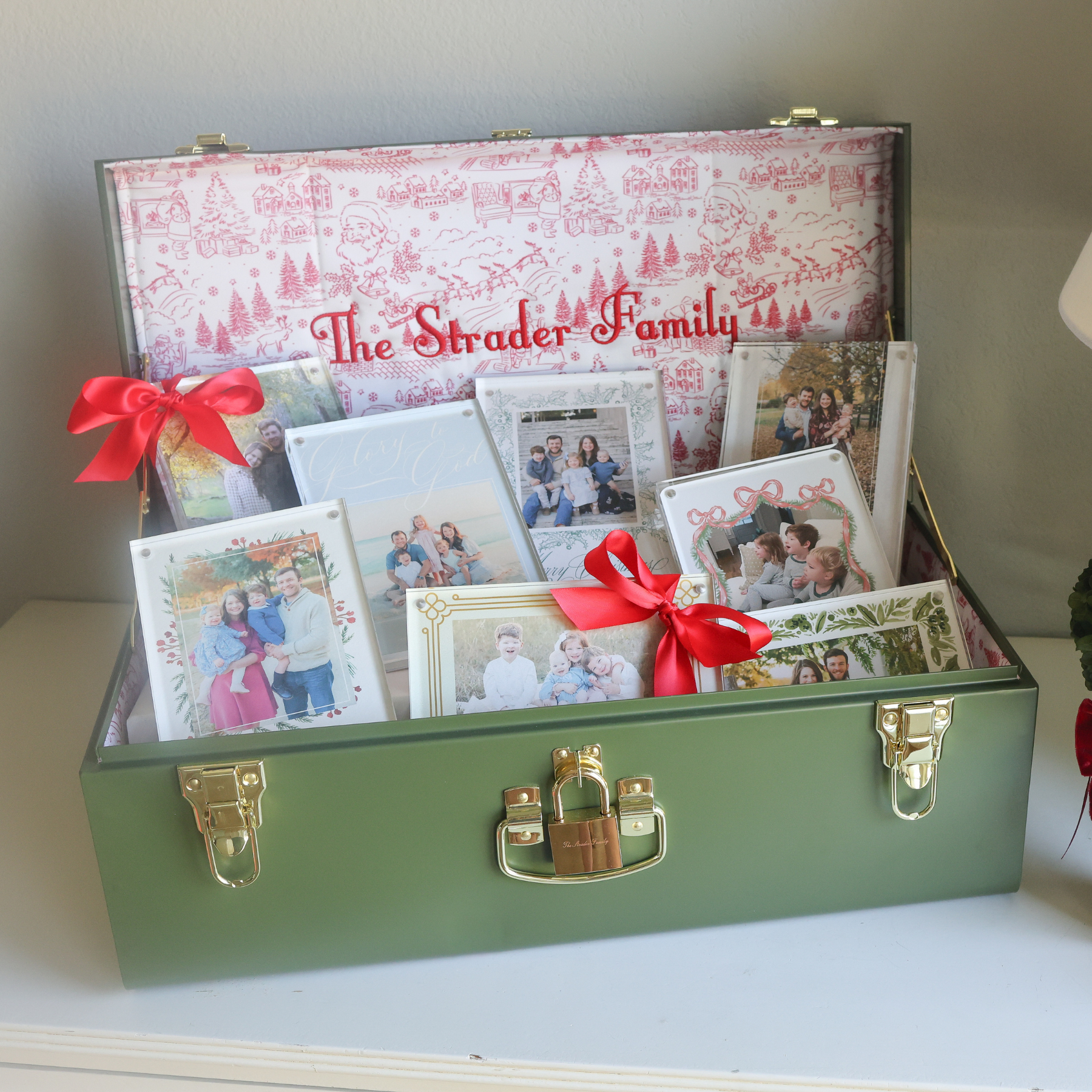 2025 Petite Holiday Trunk