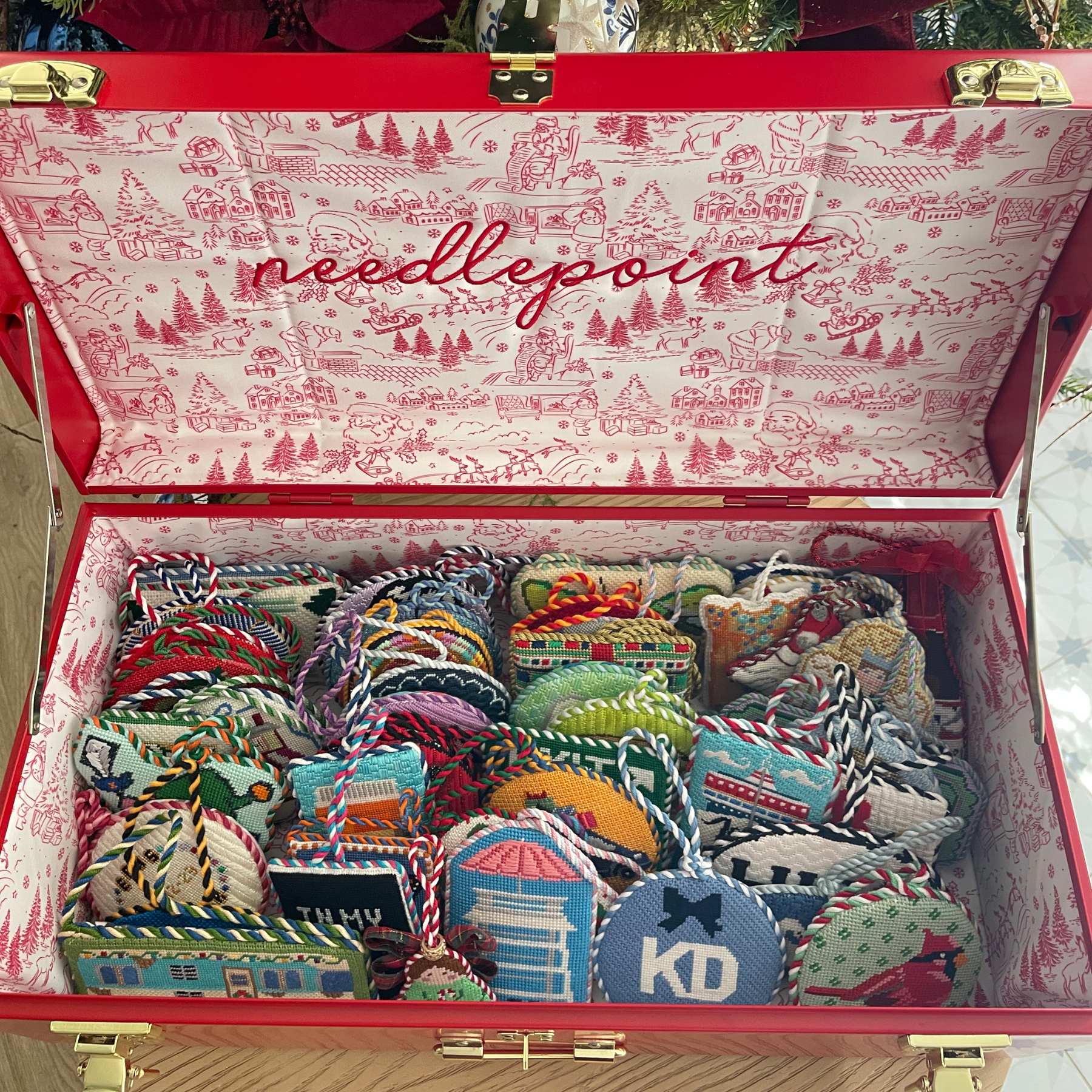 2025 Petite Holiday Trunk