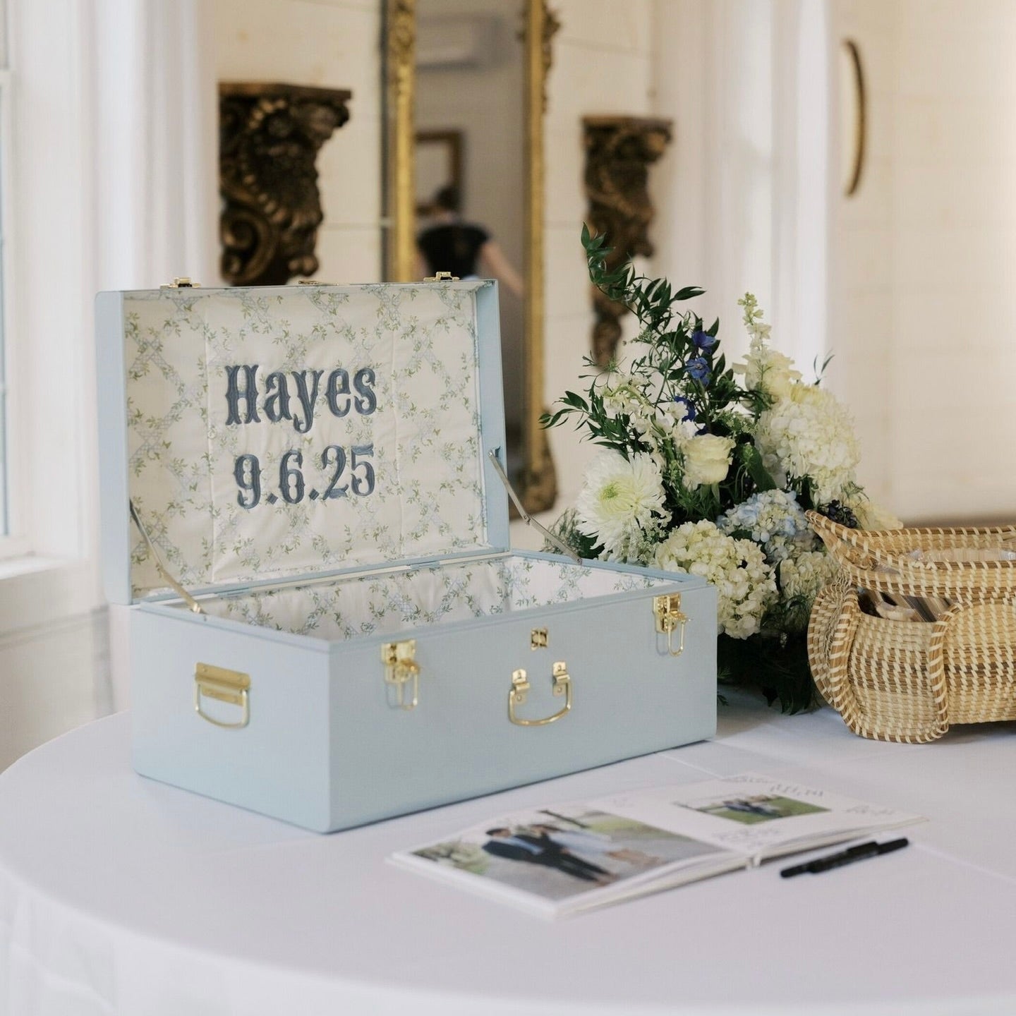 Grand Bridal Trunk