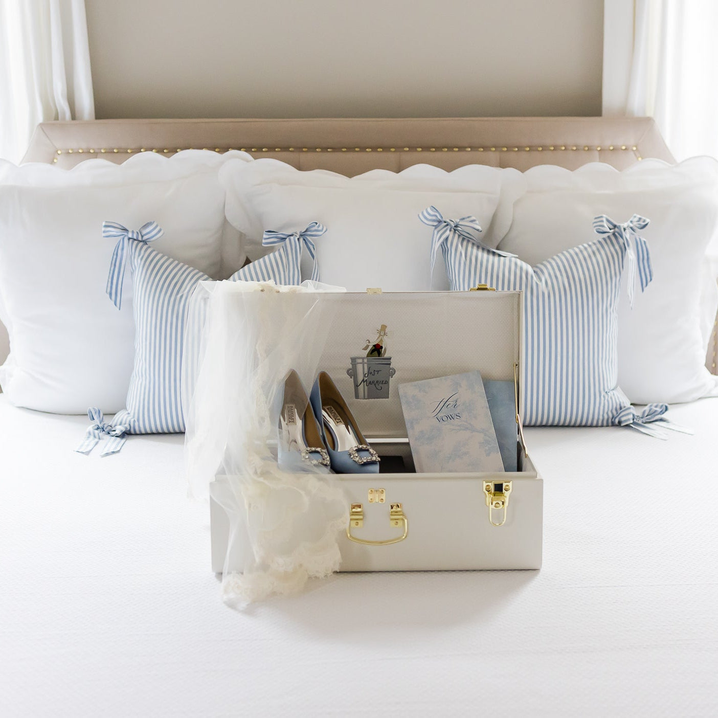 Quick Ship 'Wedding Cheers' Grand Bridal Trunk | Petite Keep